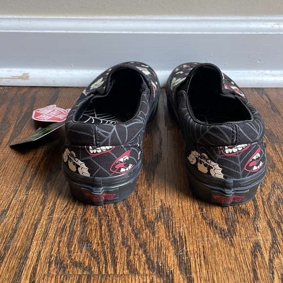 NWT Vans Classic Slip On Terror Spiderwebs Skulls Vampire Glow In the Dark - Picture 3 of 5